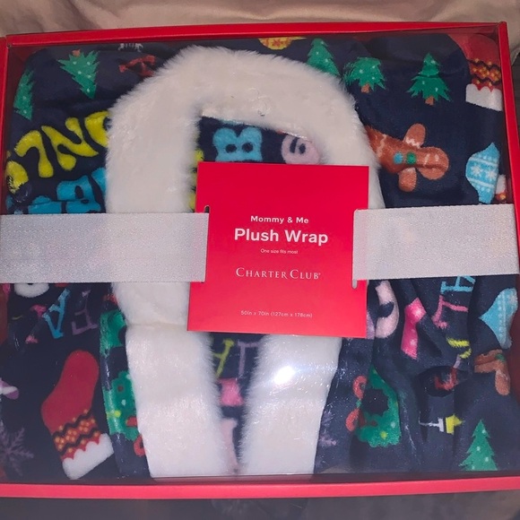 Charter Club NEW IN BOX Mommy & Me Plush Wrap (one size fits most) - Picture 3 of 4